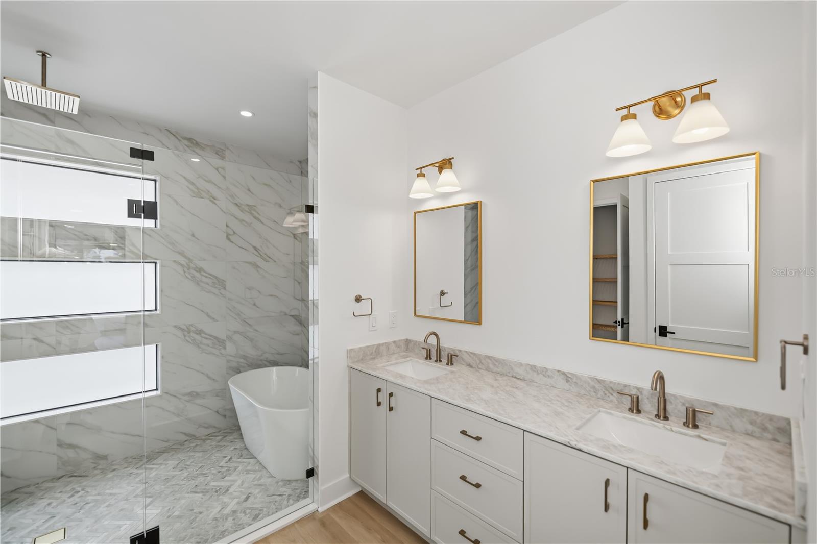 16692 Liggett Cir Property Photo 6