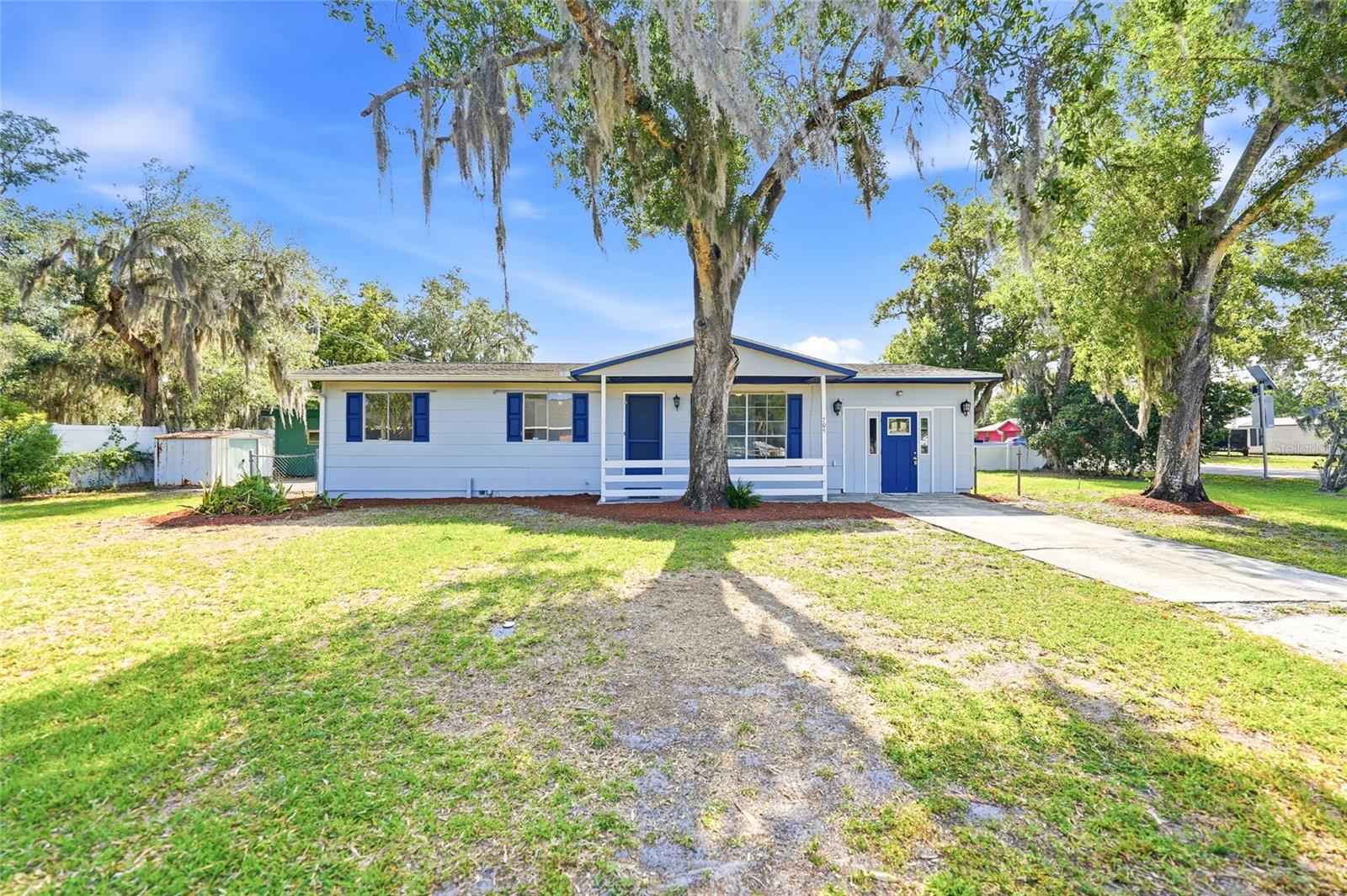 704 N MANATEE AVE Property Photo 1
