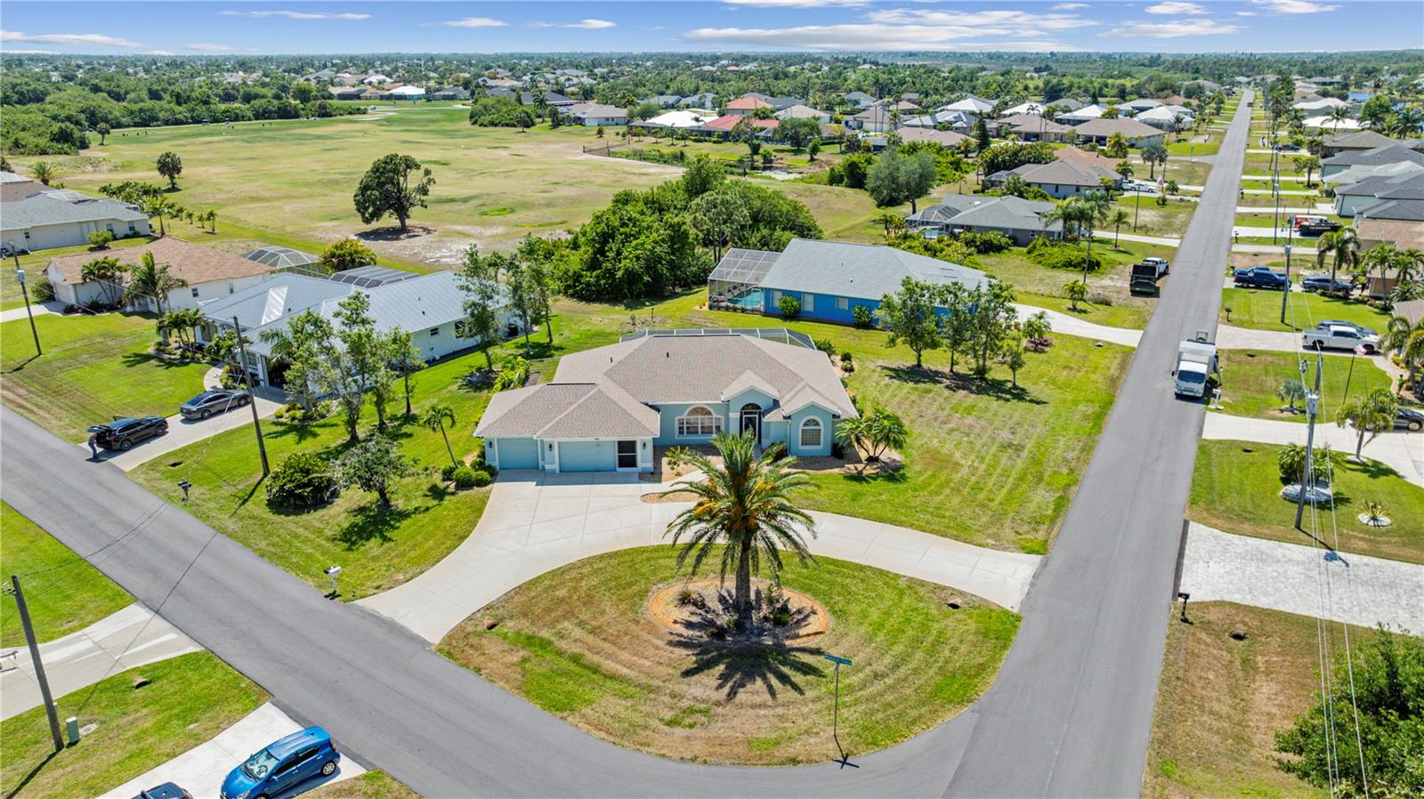 54 Medalist Pl Property Photo 2