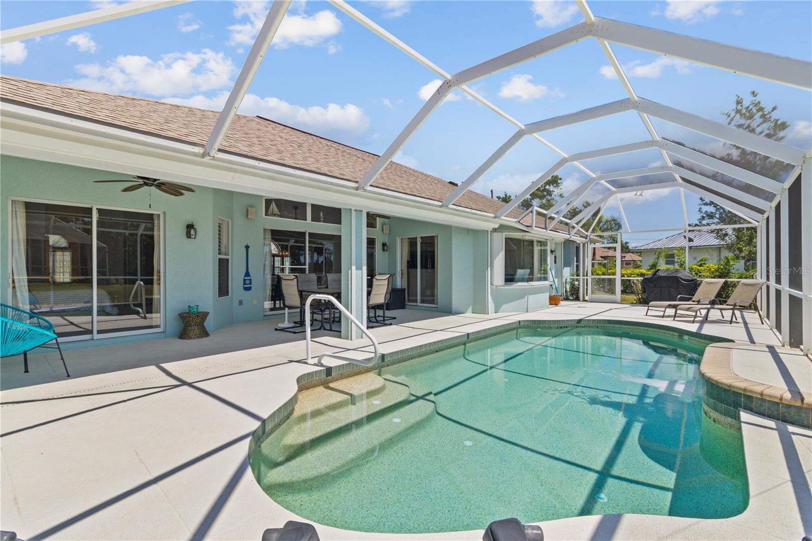 54 Medalist Pl Property Photo 4