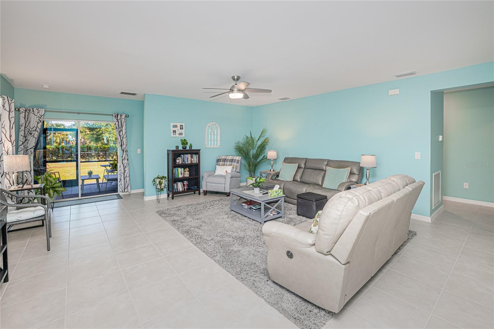 25292 E Lenox Cir Property Photo 10