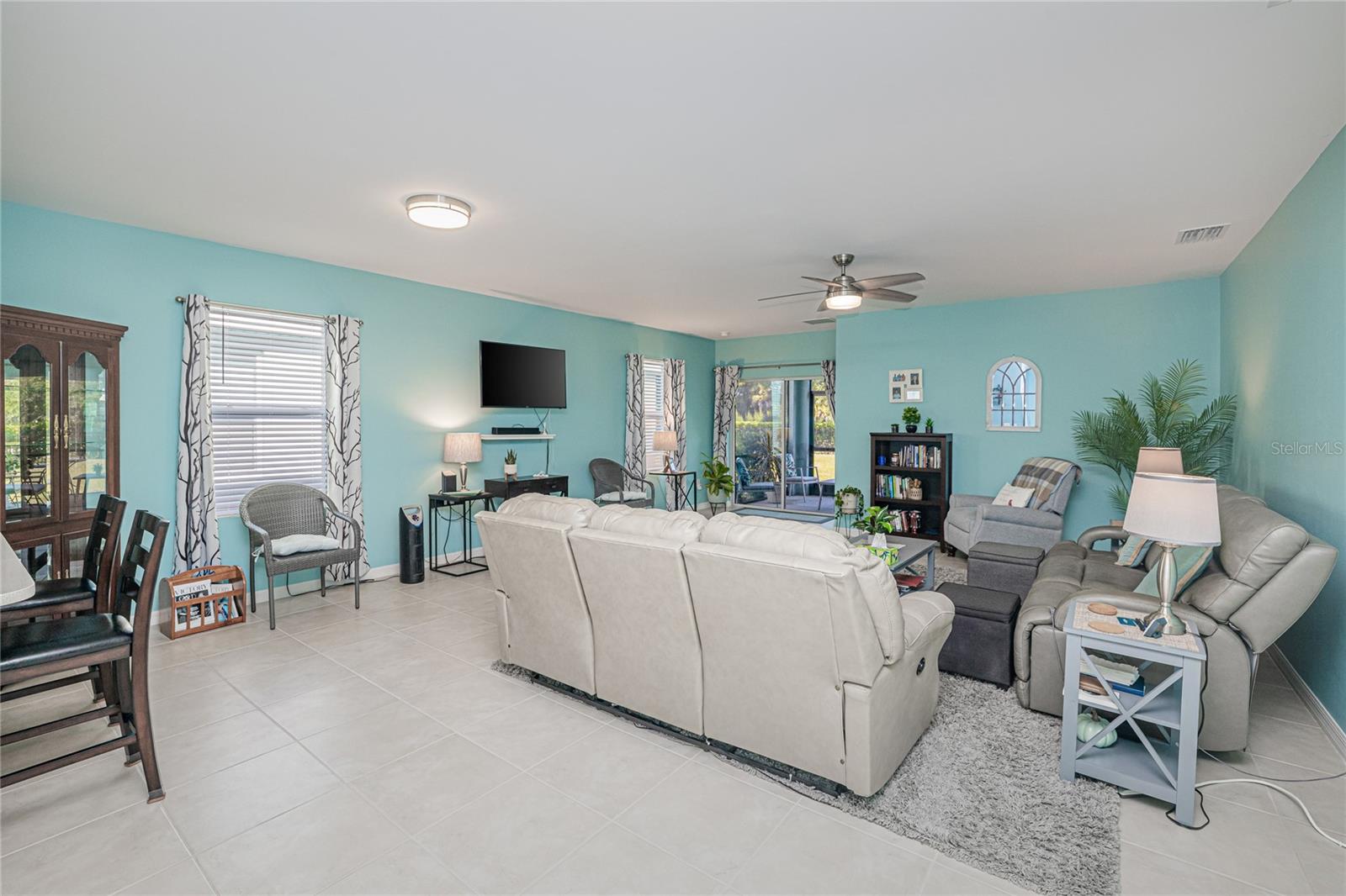 25292 E Lenox Cir Property Photo 12