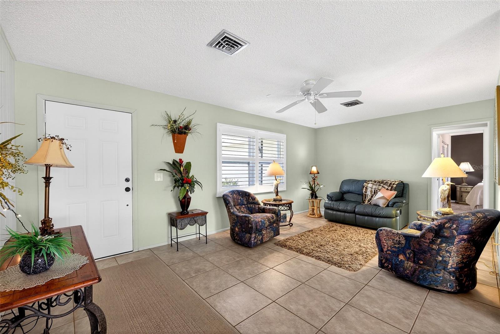 1255 Lincoln Dr Property Photo 3