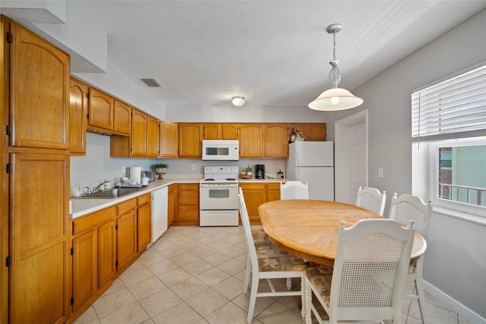 380 Base Ave E #202 Property Photo 5