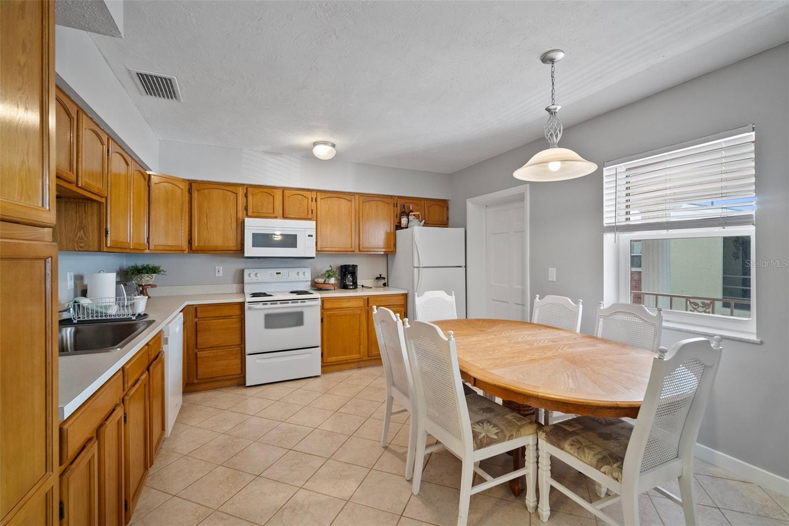 380 Base Ave E #202 Property Photo 6
