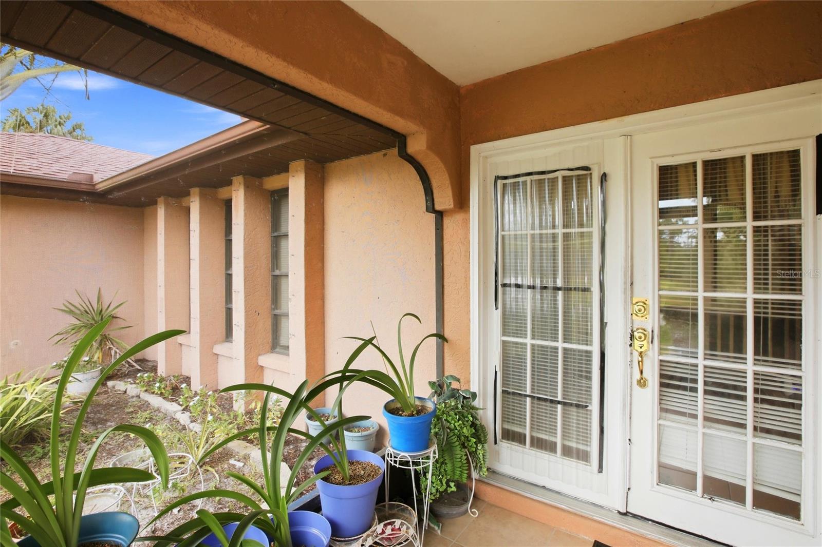 3456 Dwight St Property Photo 4