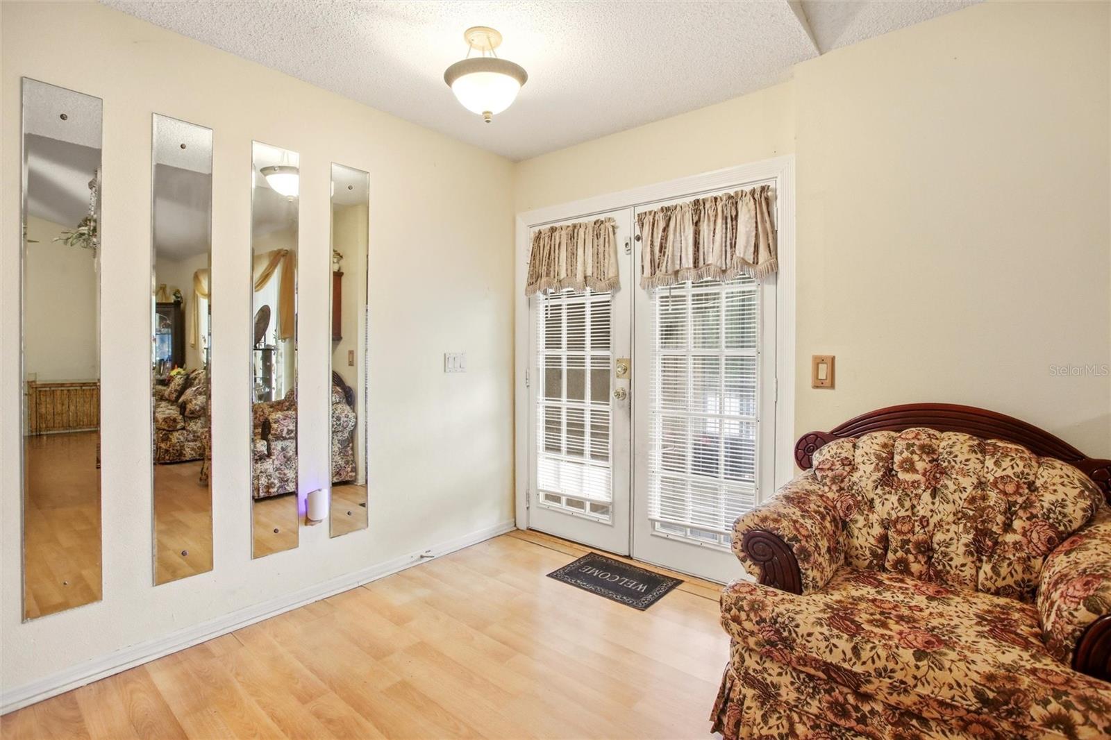 3456 Dwight St Property Photo 5