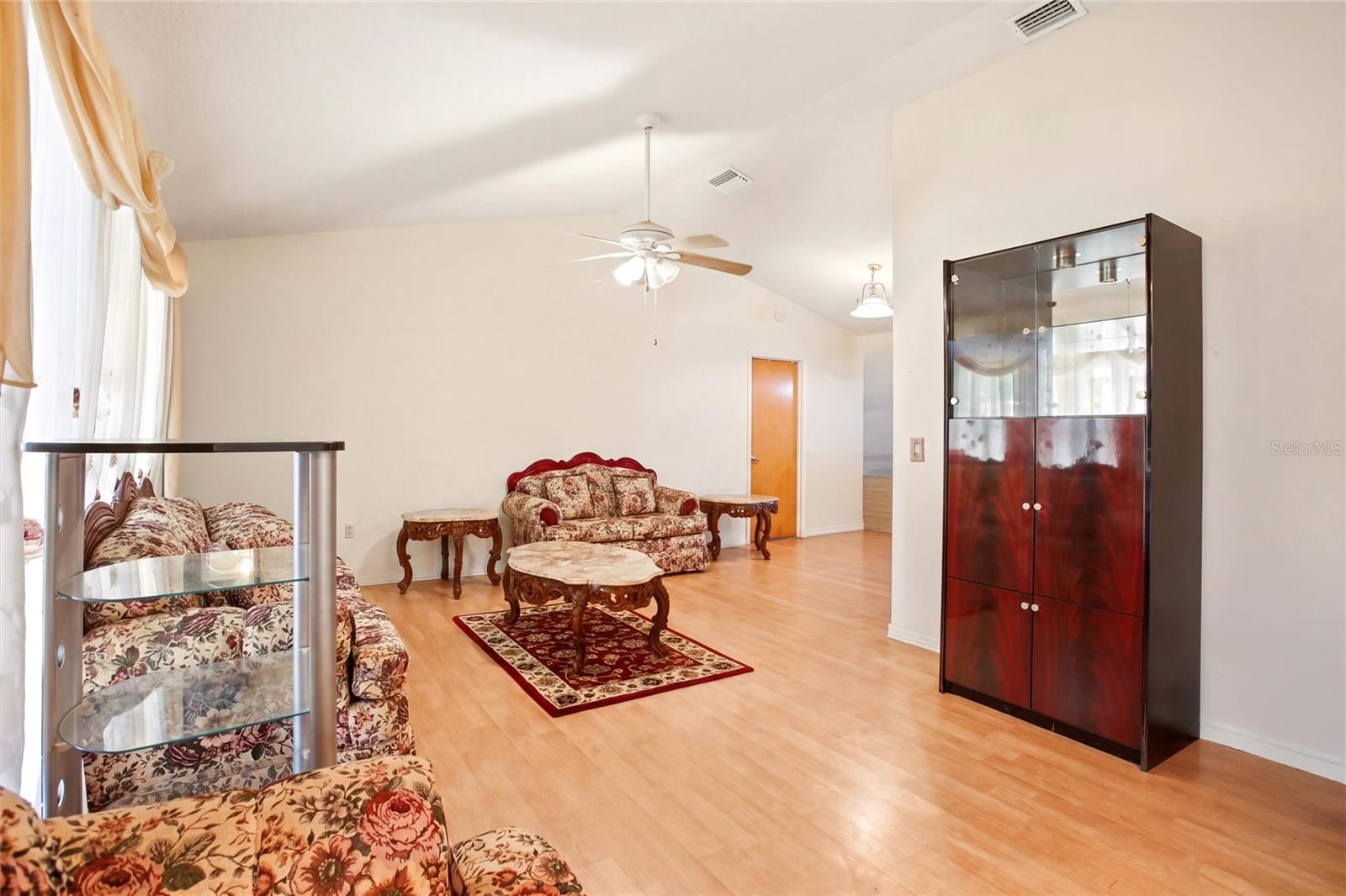 3456 Dwight St Property Photo 6