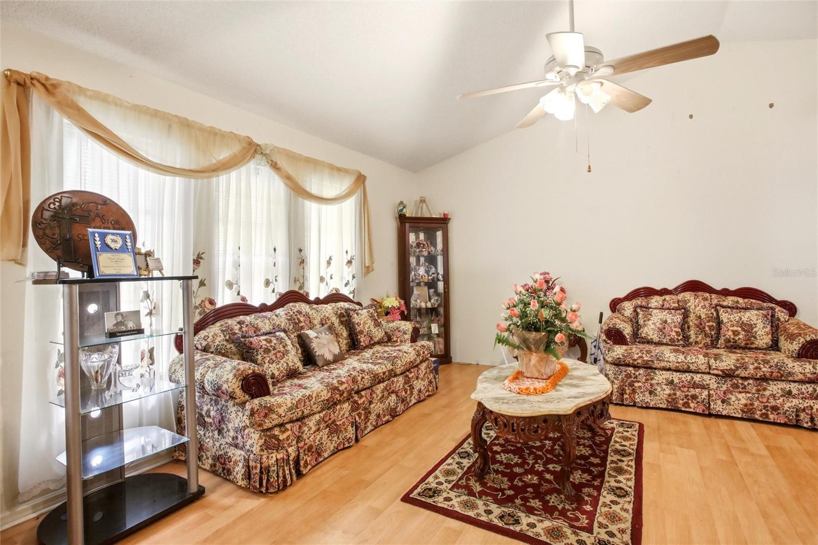 3456 Dwight St Property Photo 8