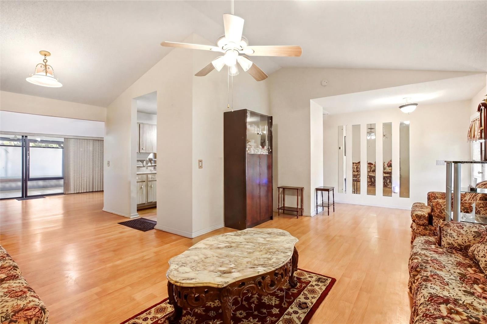 3456 Dwight St Property Photo 10