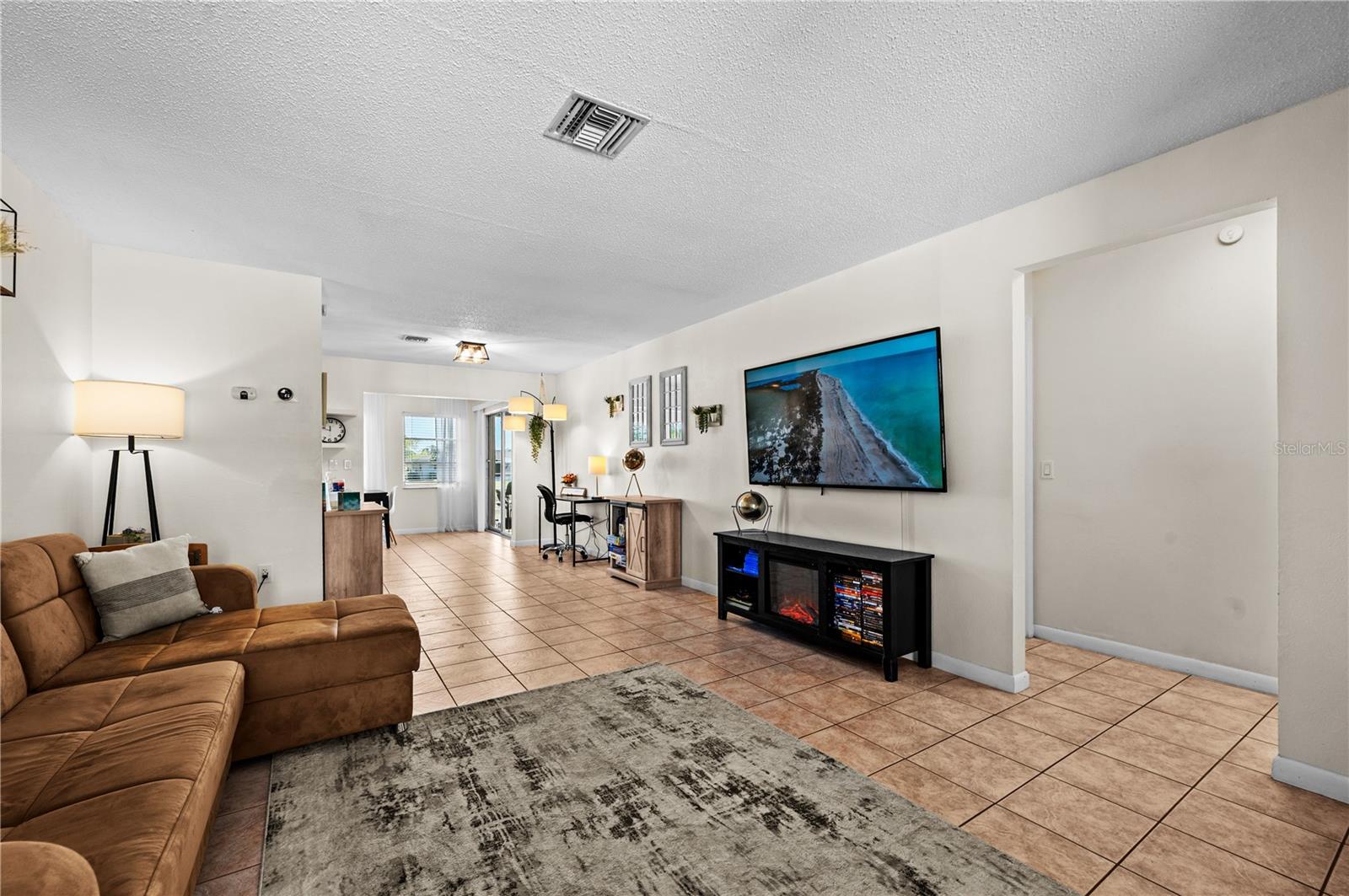 182 Boundary Blvd #b Property Photo 6