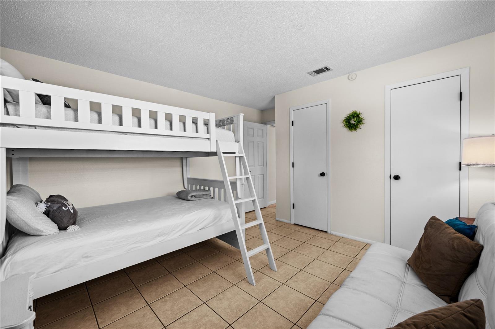 182 Boundary Blvd #b Property Photo 8