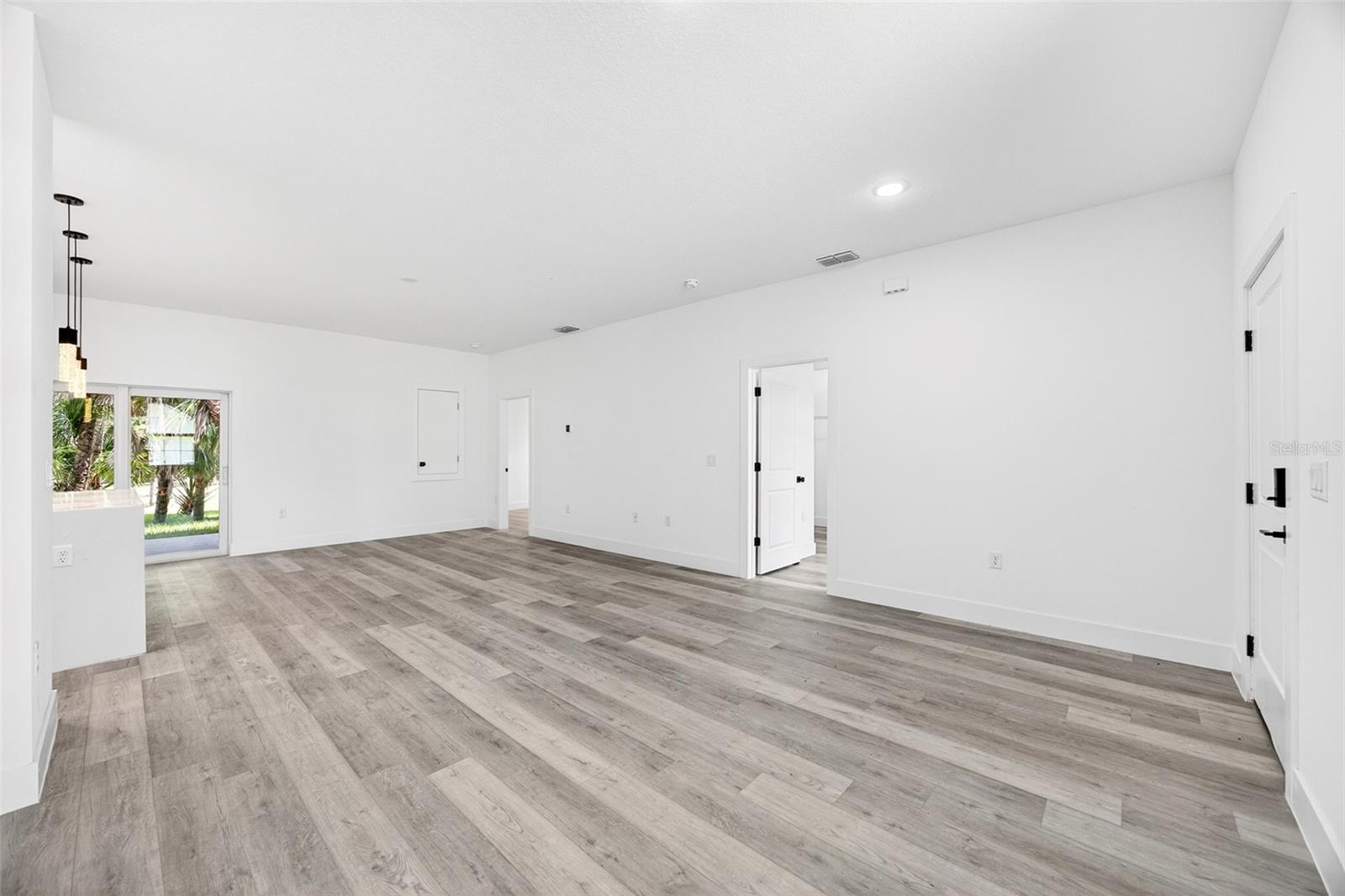 3288 Tishman Ave Property Photo 4