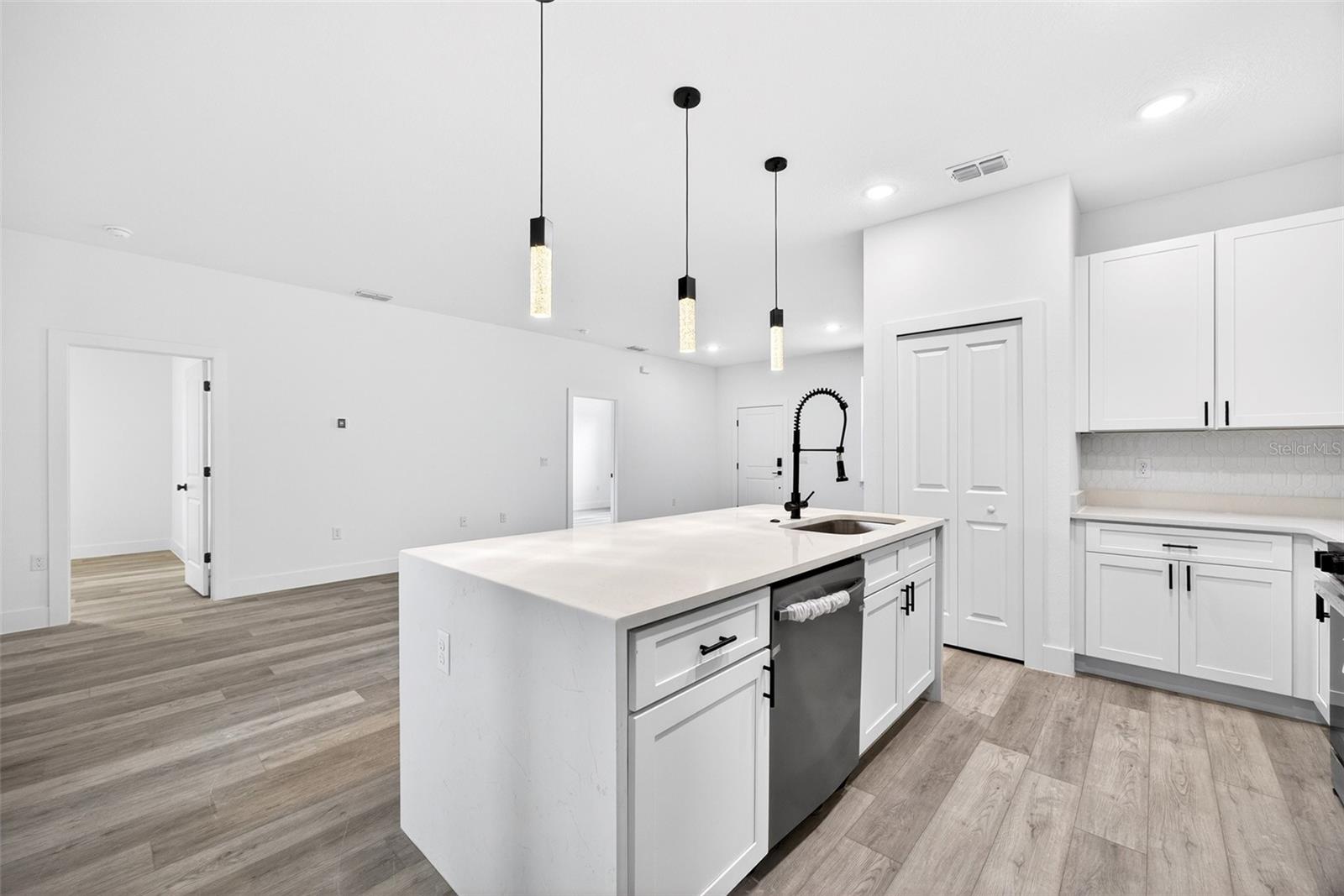 3288 Tishman Ave Property Photo 8
