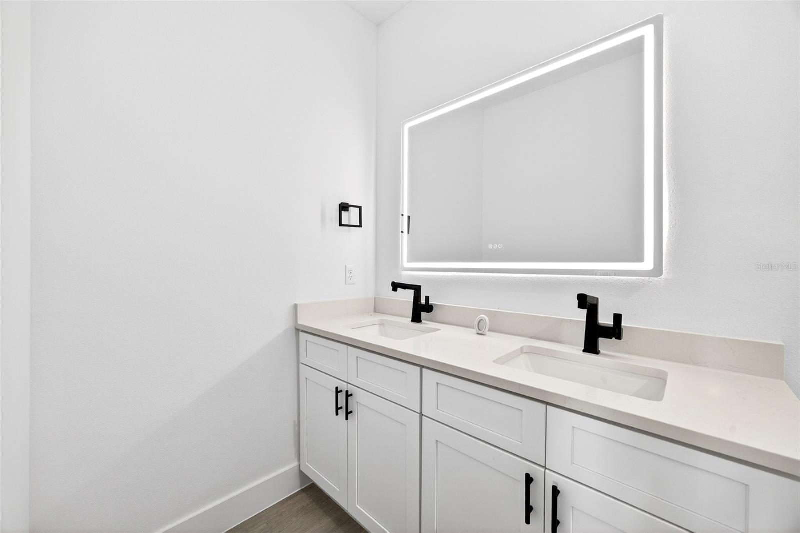 3288 Tishman Ave Property Photo 12