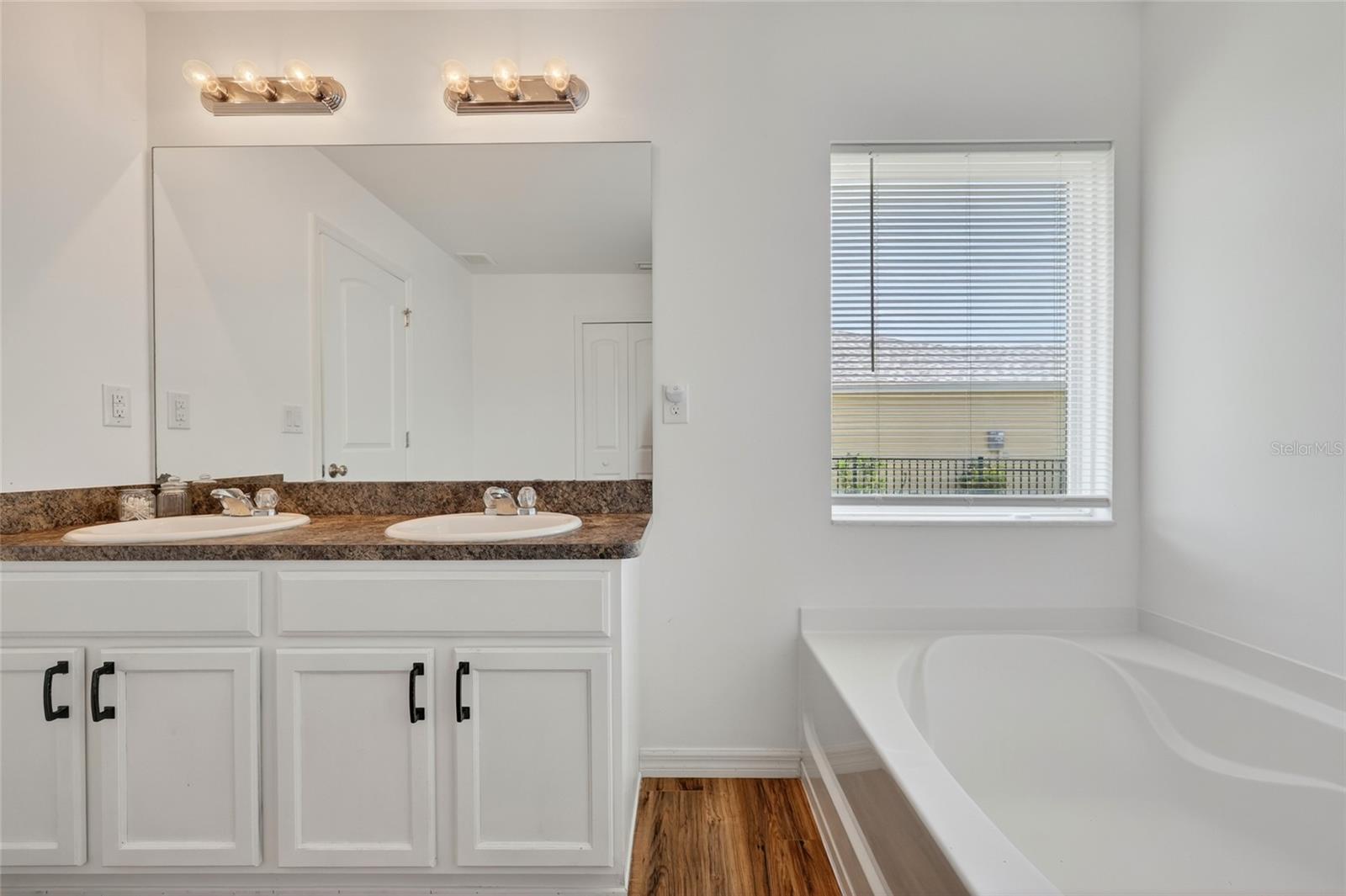 25174 Alcazar Dr Property Photo 18