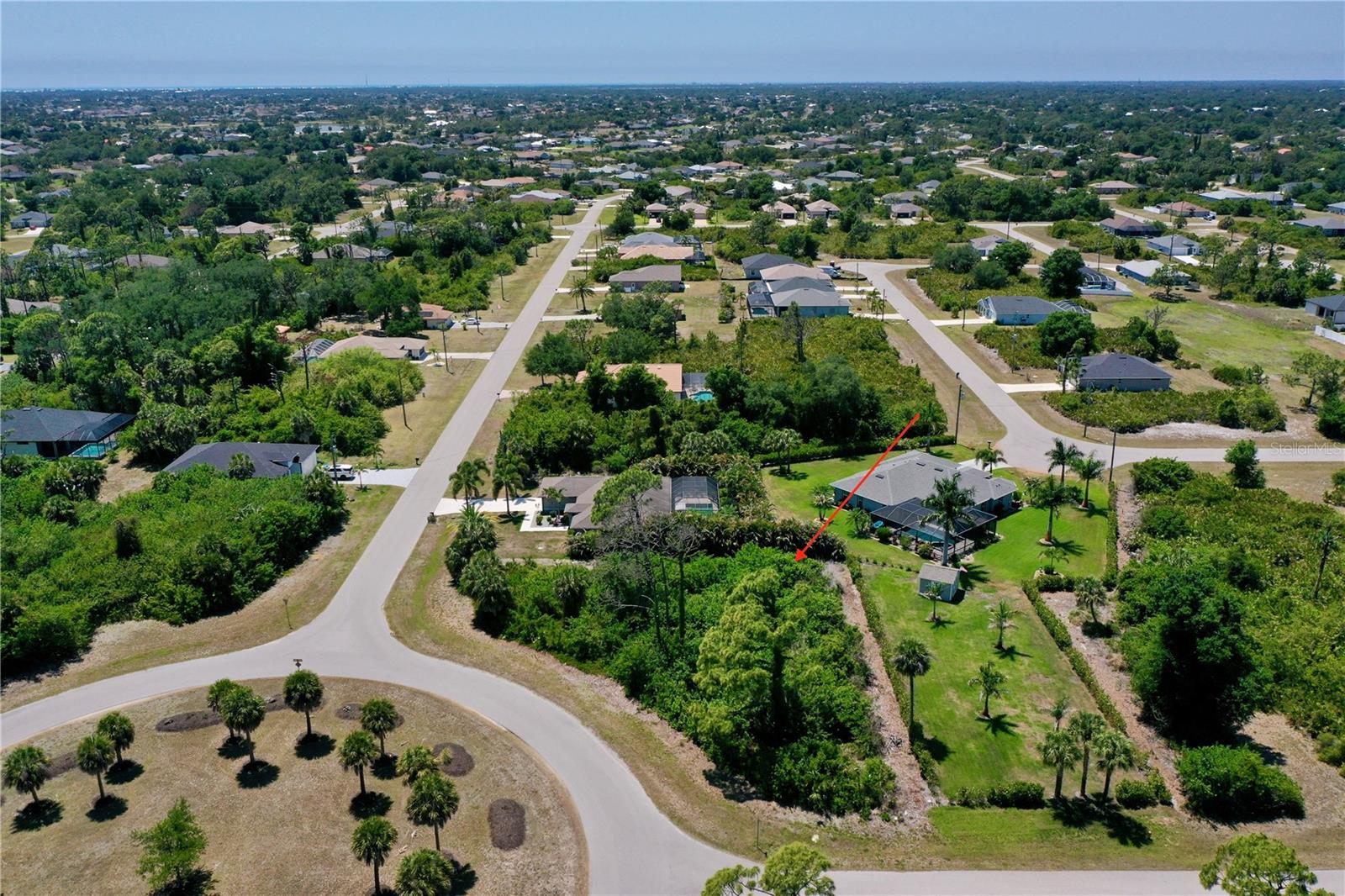 125 Australian Dr Property Photo 4