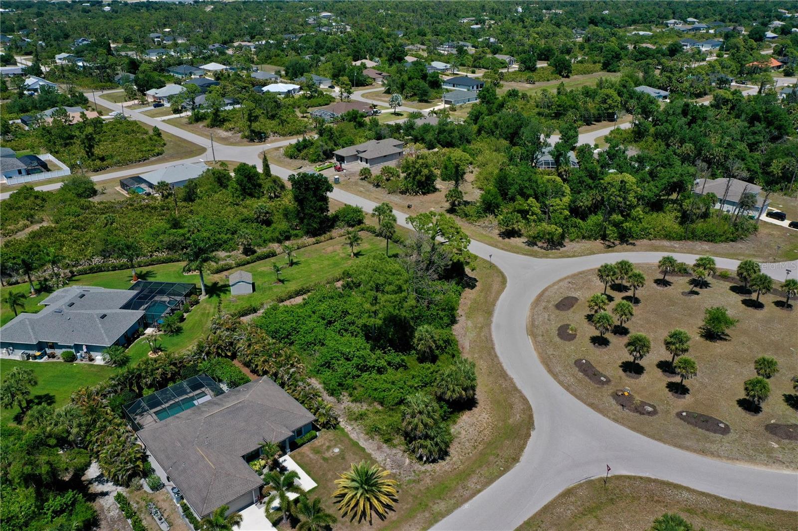 125 Australian Dr Property Photo 9