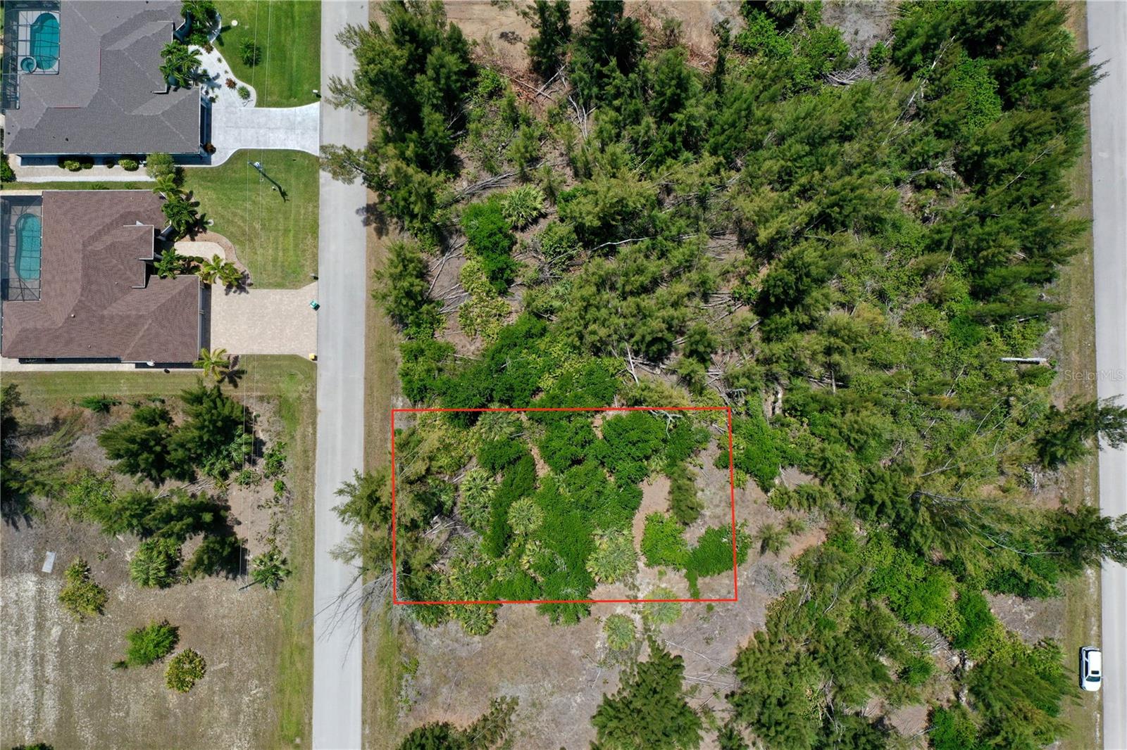 8409 Antwerp Cir Property Photo 2