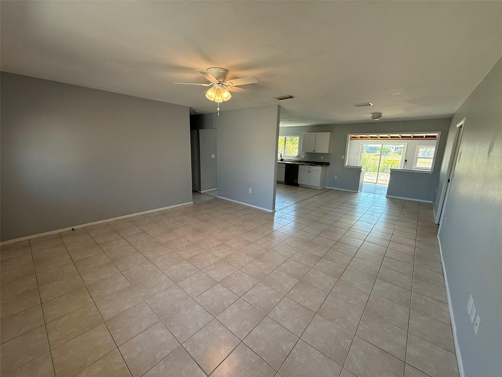3236 Montclair Cir Property Photo 3