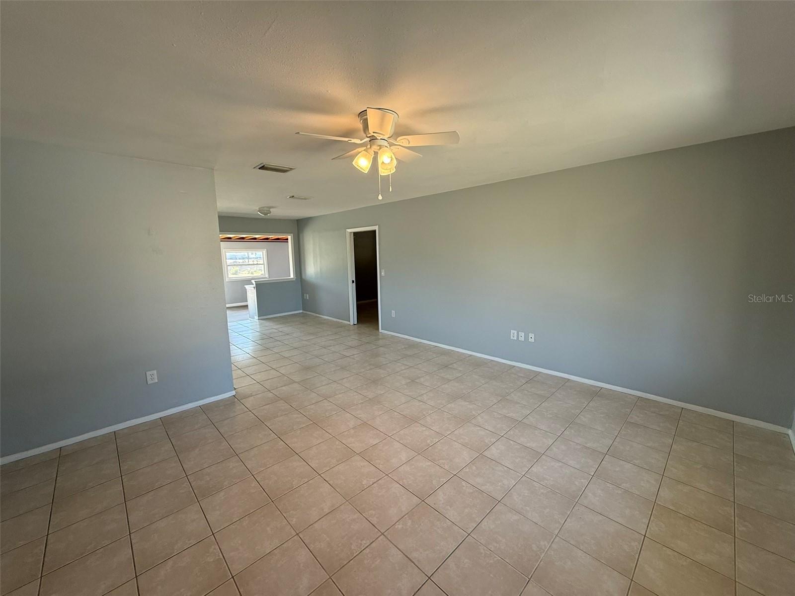 3236 Montclair Cir Property Photo 4