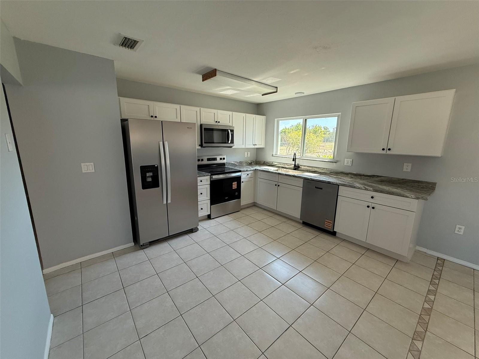 3236 Montclair Cir Property Photo 6