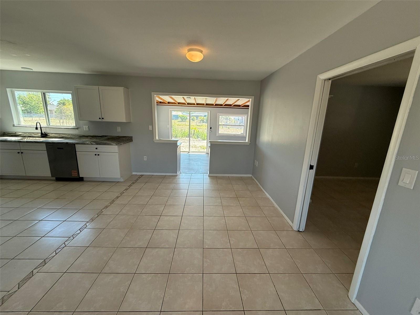 3236 Montclair Cir Property Photo 10