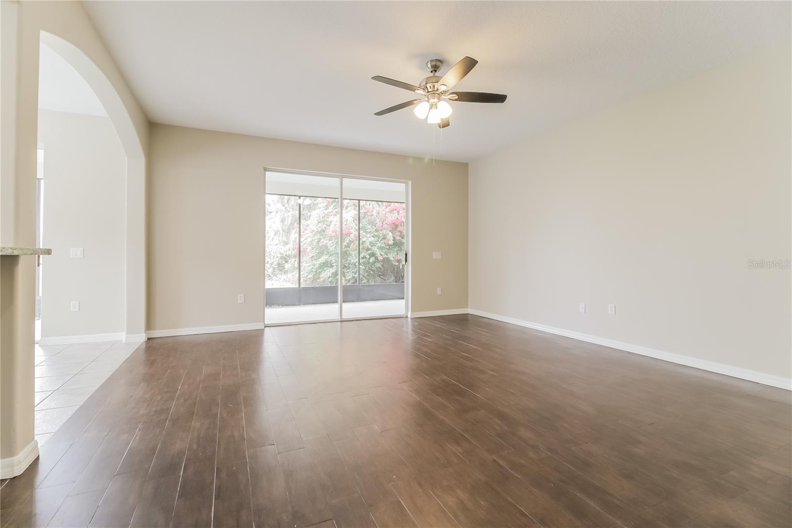2114 The Oaks Blvd Property Photo 8
