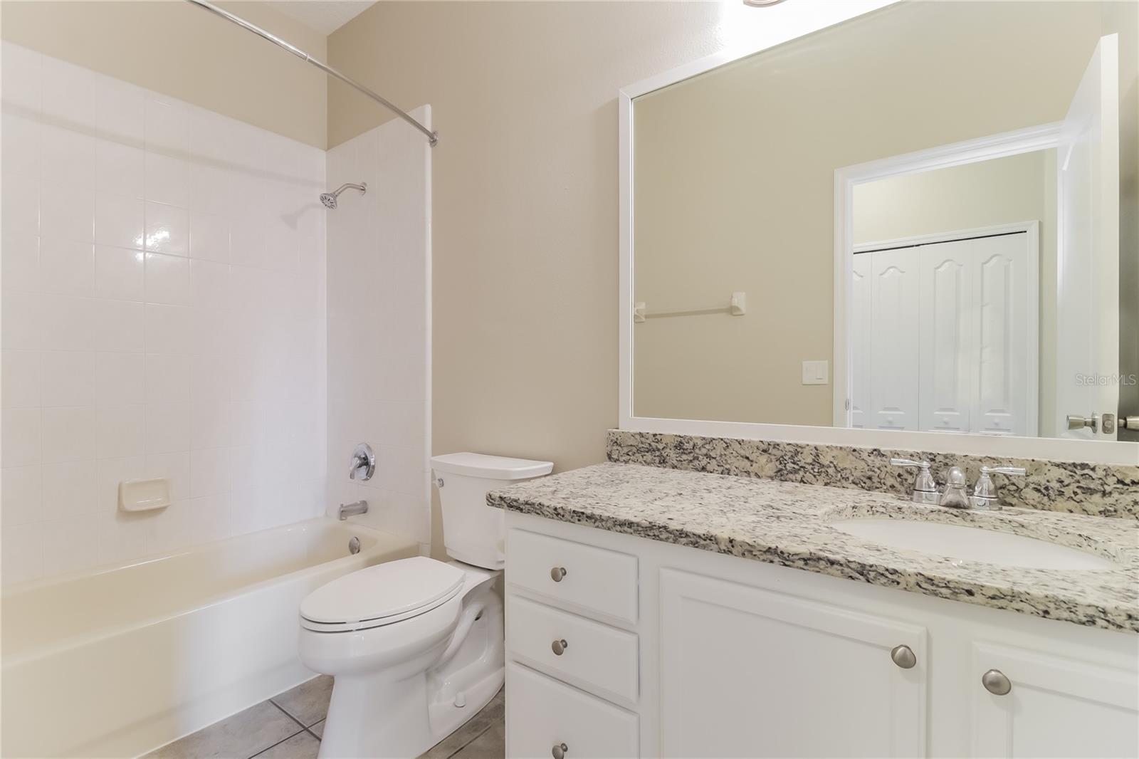 2114 The Oaks Blvd Property Photo 9