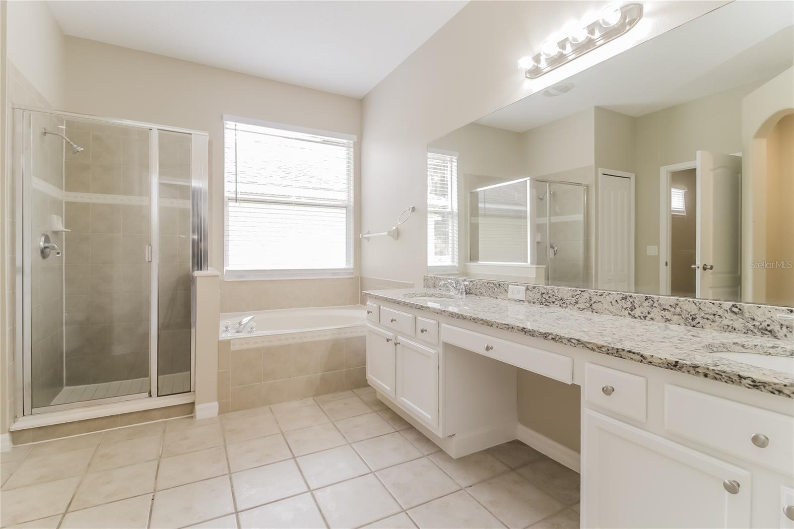 2114 The Oaks Blvd Property Photo 12