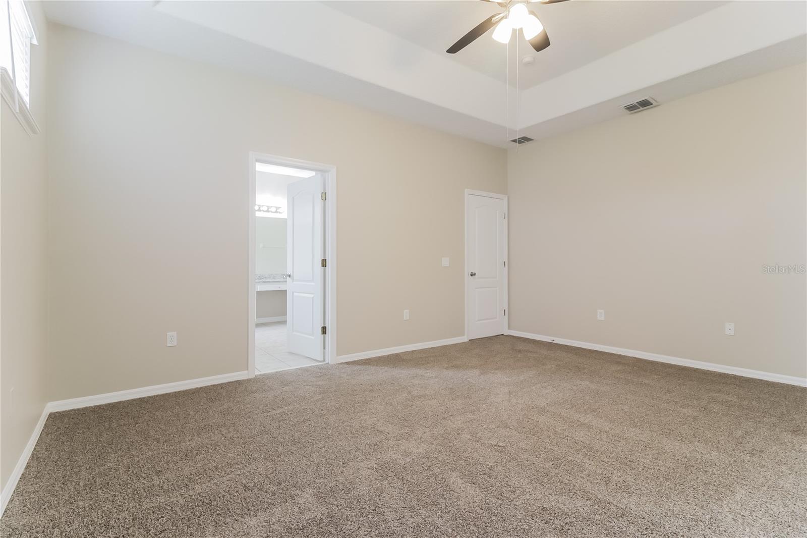 2114 The Oaks Blvd Property Photo 14