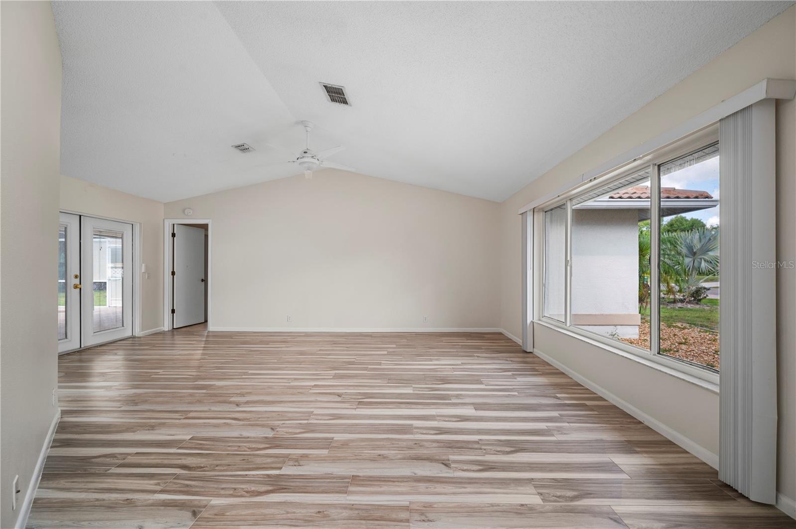 27055 Chile Dr Property Photo 17