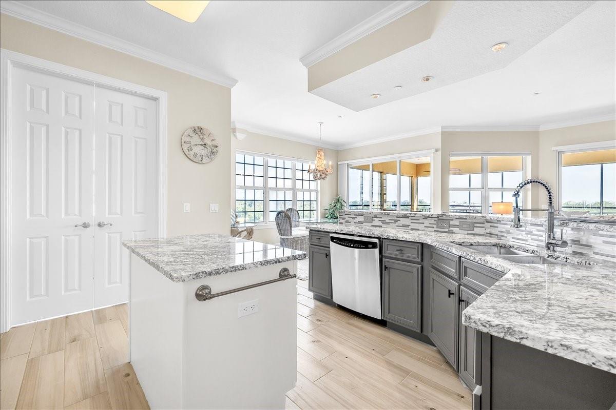 8560 Amberjack Cir #301 Property Photo 16