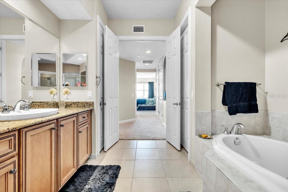 8560 Amberjack Cir #301 Property Photo 27