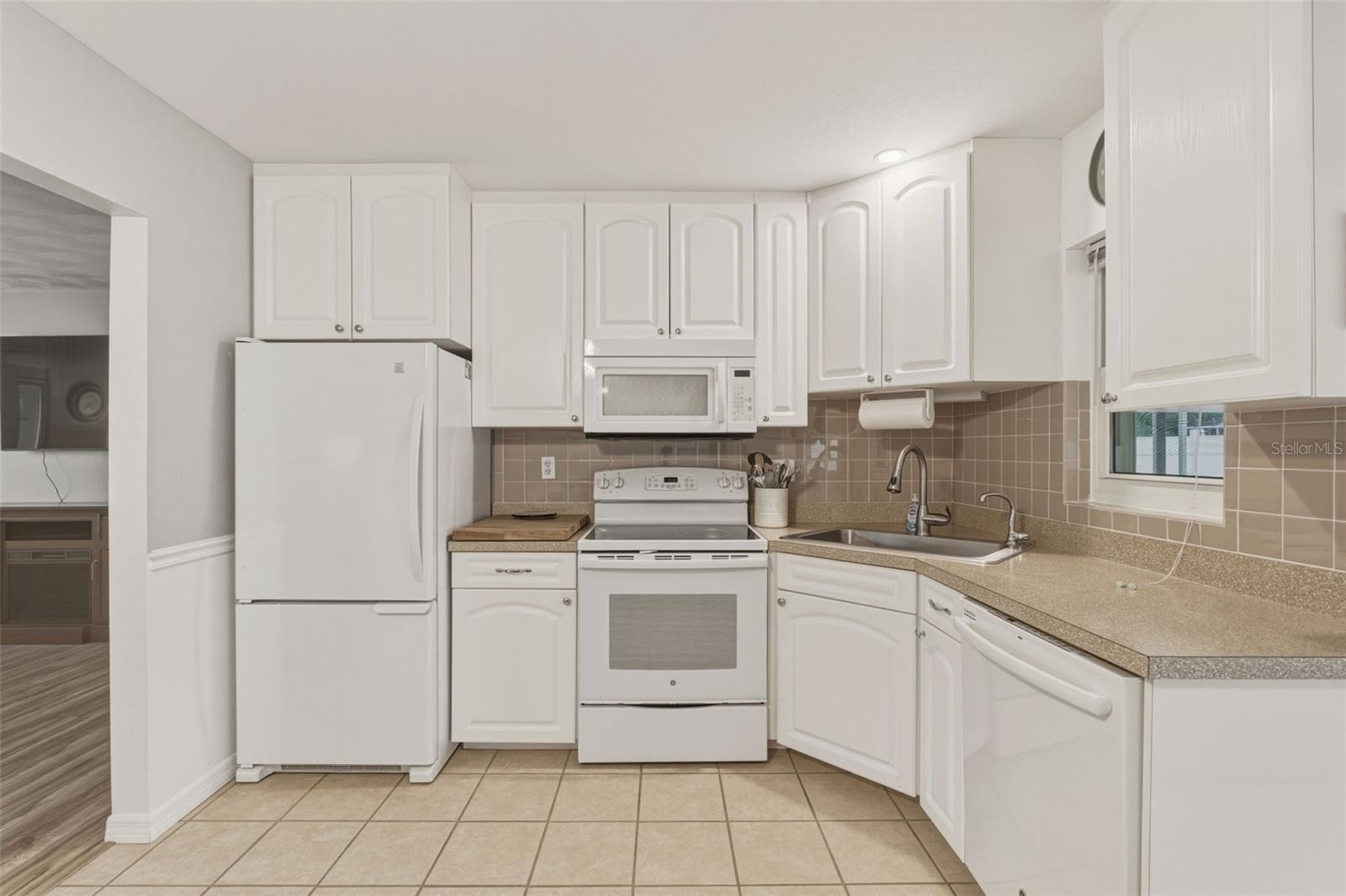 342 Aurora St Property Photo 12