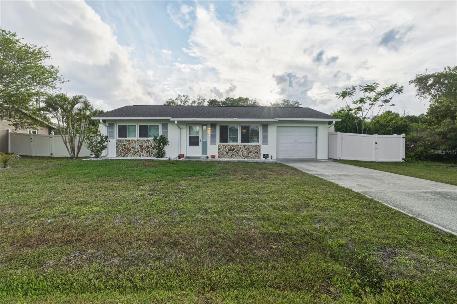 342 Aurora St Property Photo 44