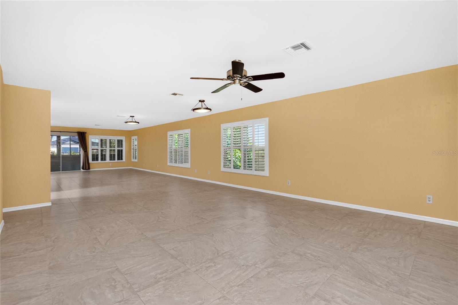 17200 Nile Ct Property Photo 6