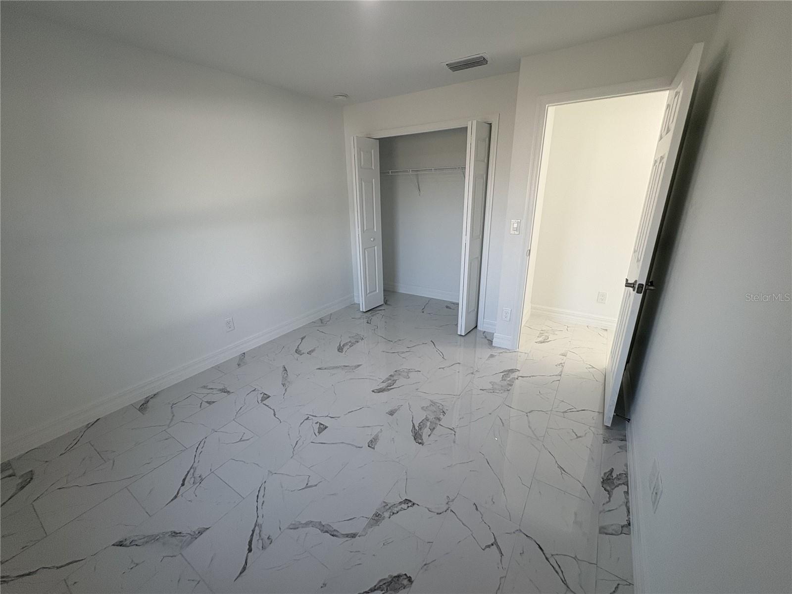 2810 Nw 26th Pl Property Photo 5