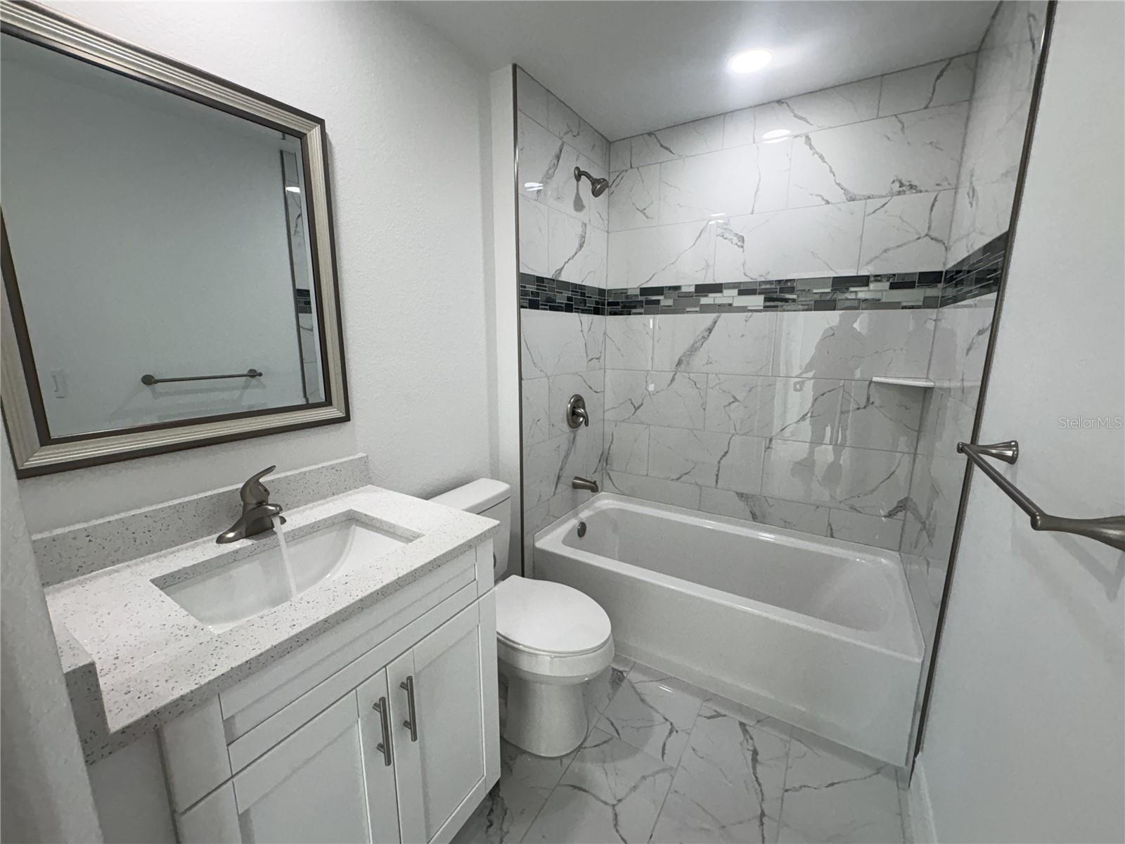 2810 Nw 26th Pl Property Photo 6