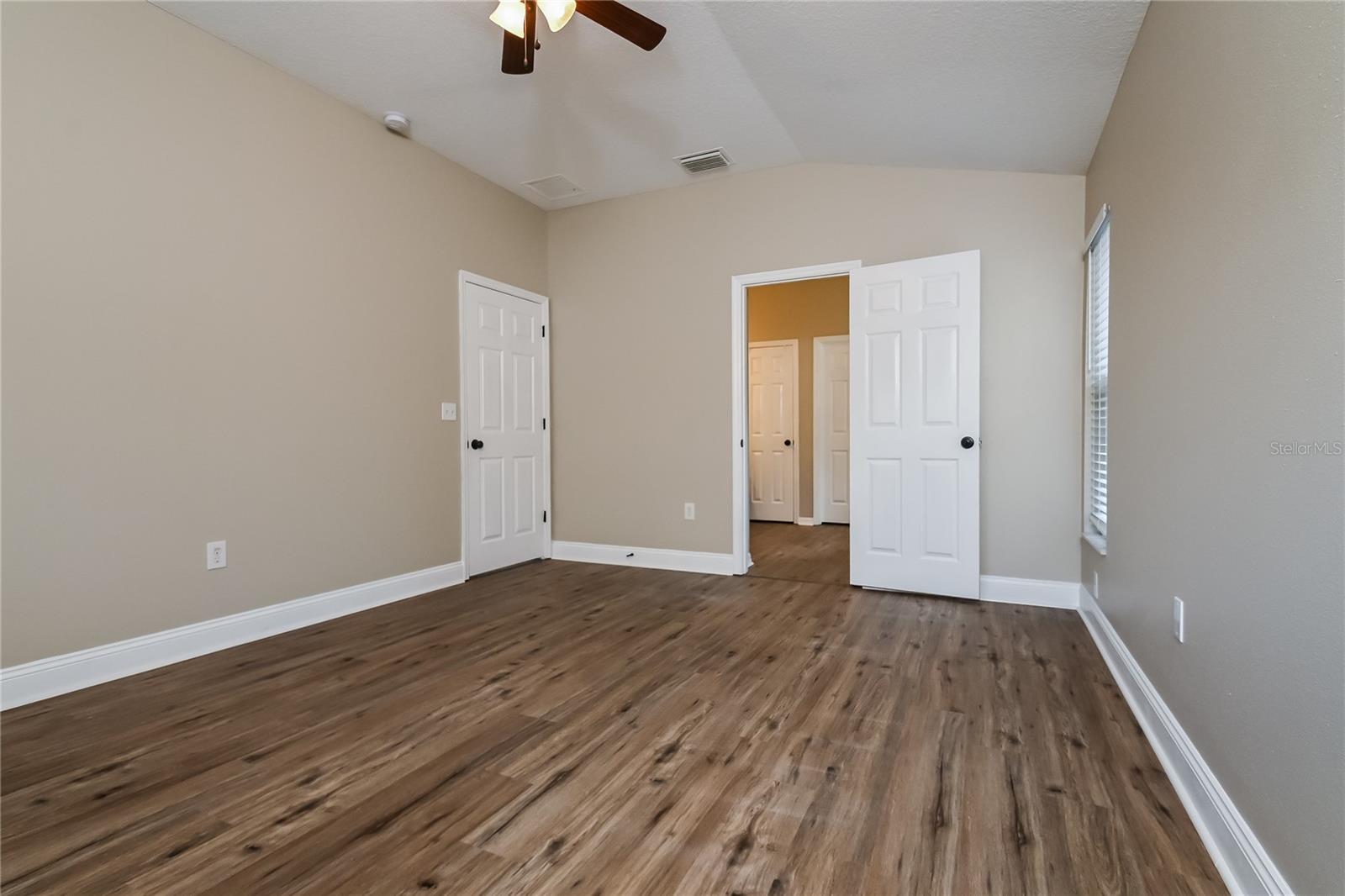 2221 Mountain Meadow Way Property Photo 4