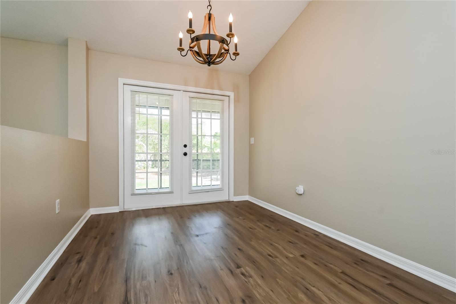 2221 Mountain Meadow Way Property Photo 11