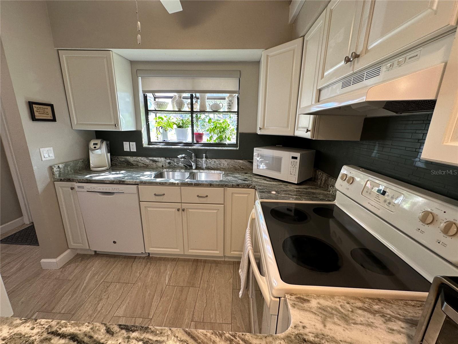 5480 Brassy Loop Property Photo 8