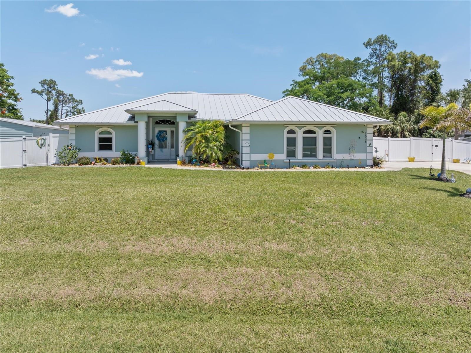 1636 Glenan Rd Property Photo 1