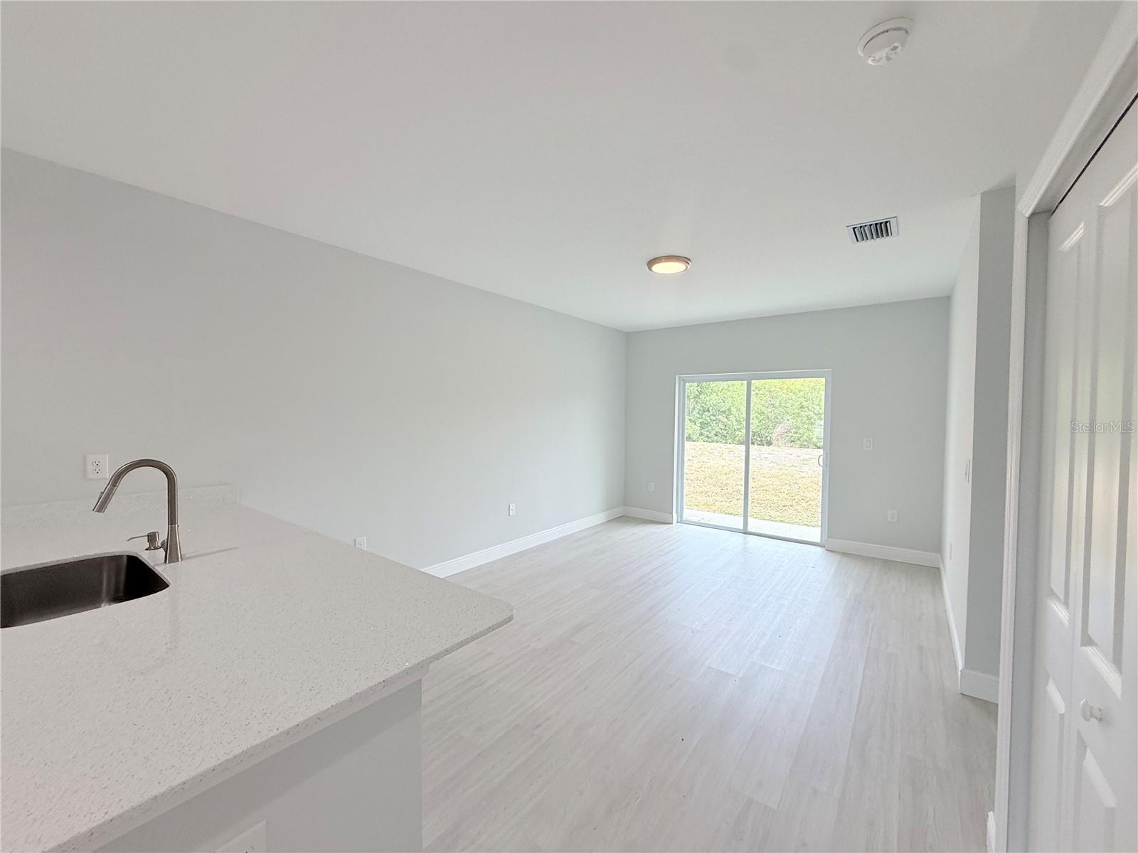11225 Pendleton Ave Property Photo 4