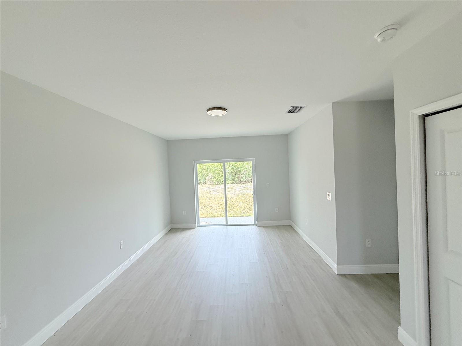 11225 Pendleton Ave Property Photo 5