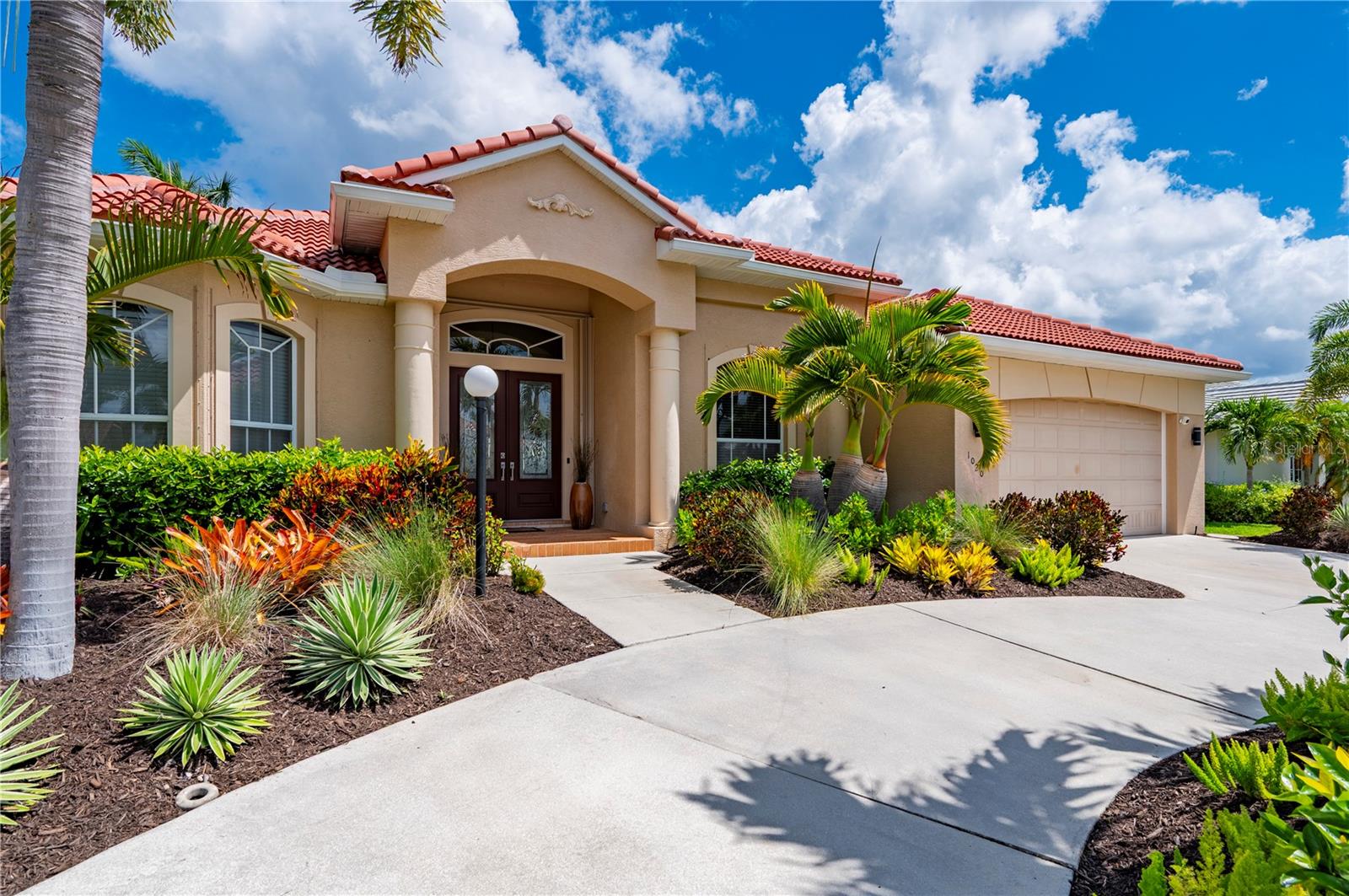 1020 VIA FORMIA Property Photo 1