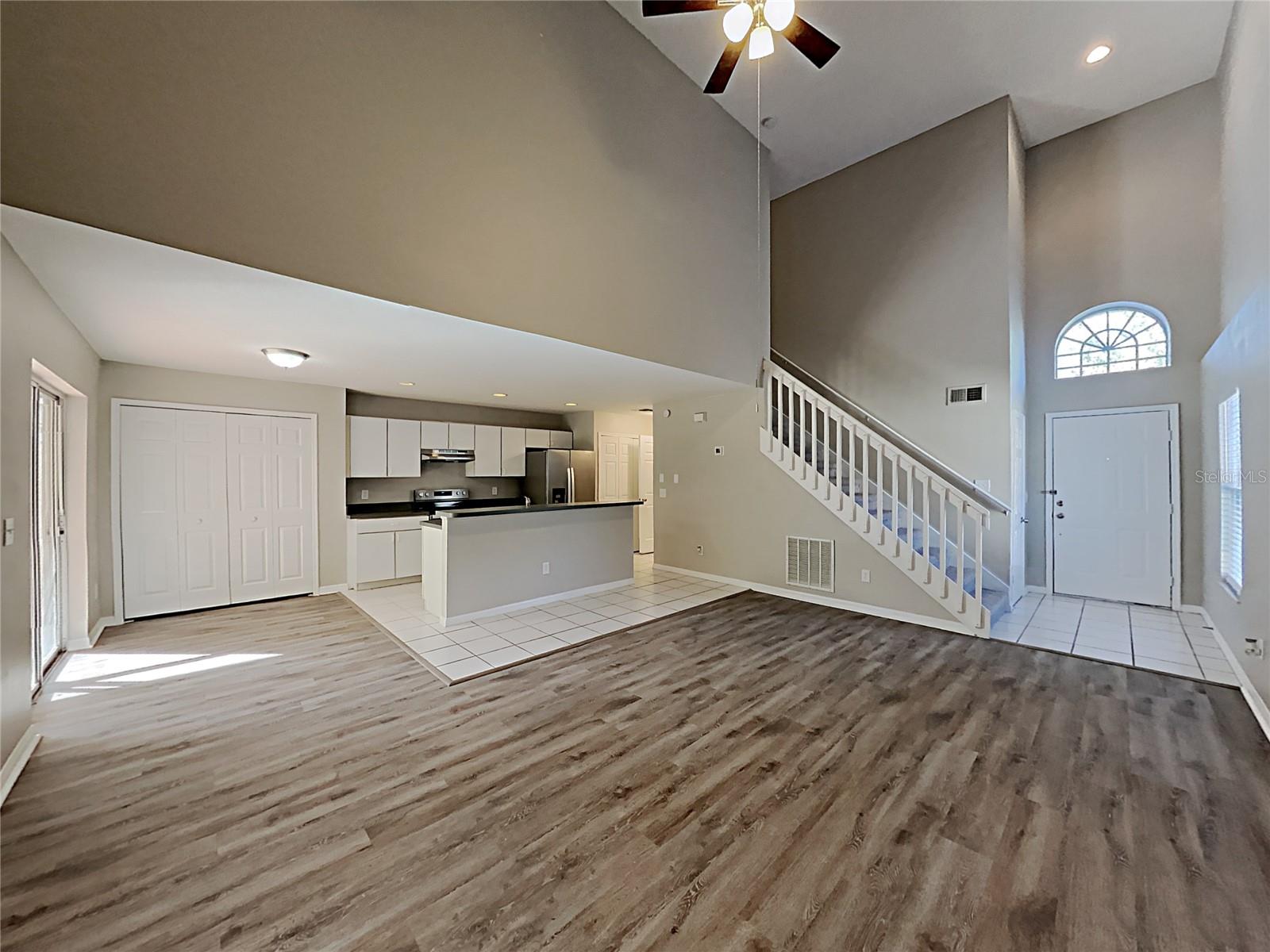 2184 Heathwood Cir Property Photo 2