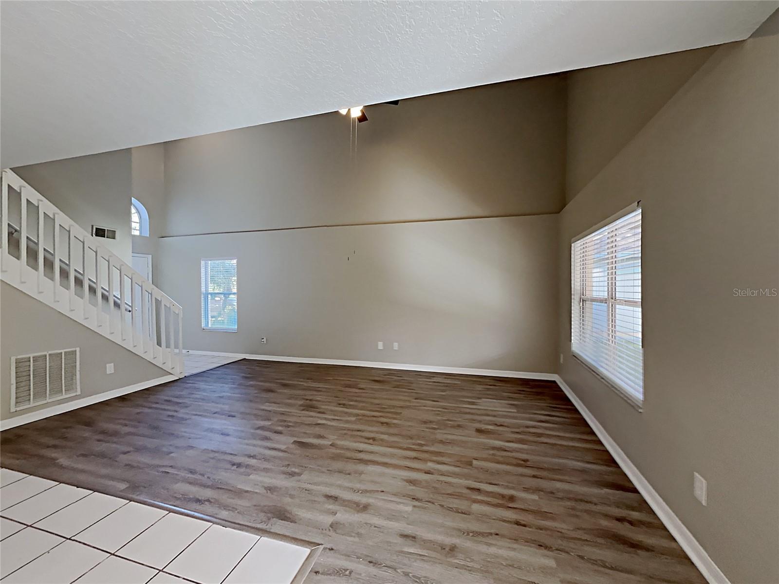 2184 Heathwood Cir Property Photo 4