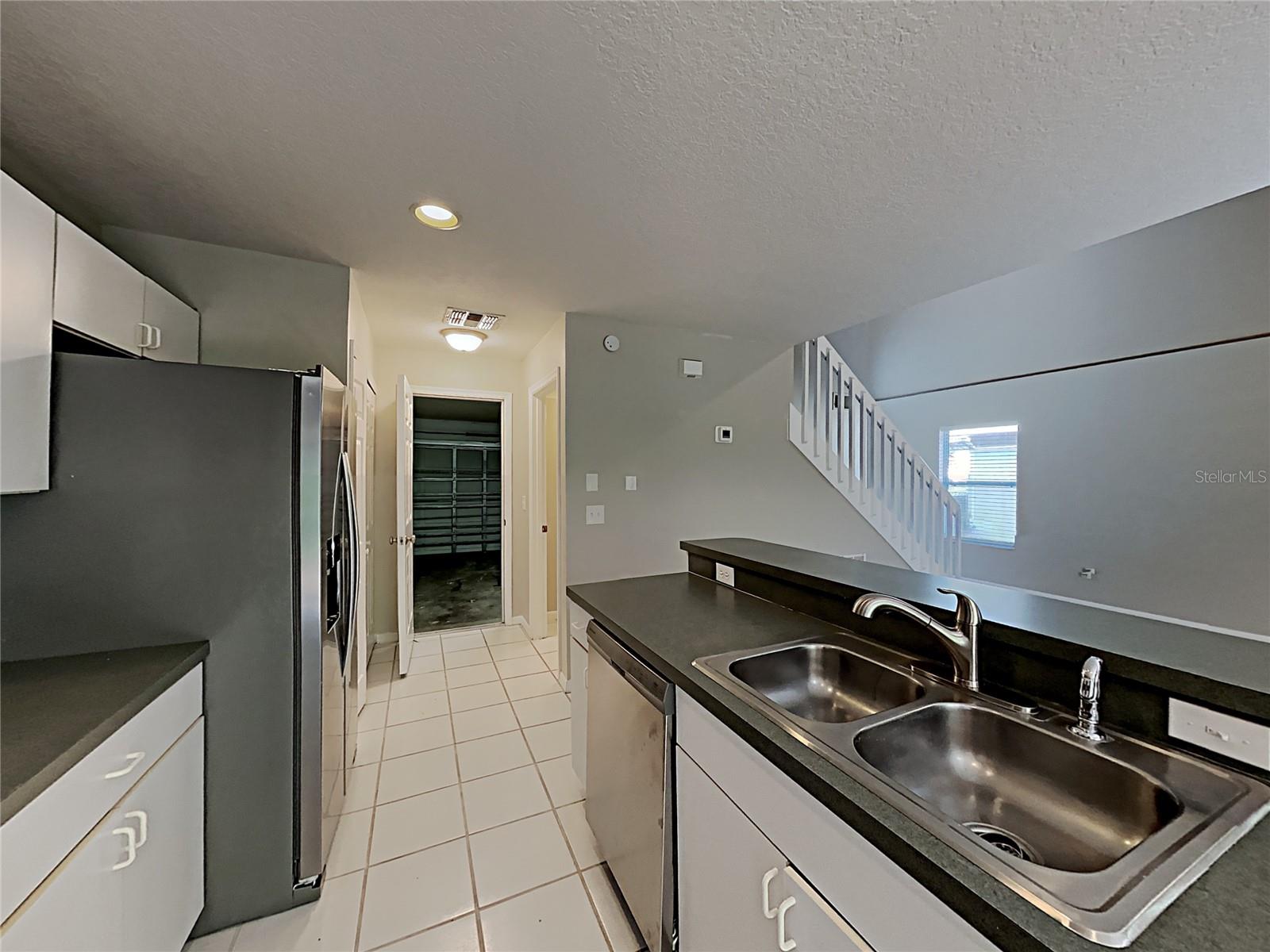 2184 Heathwood Cir Property Photo 5