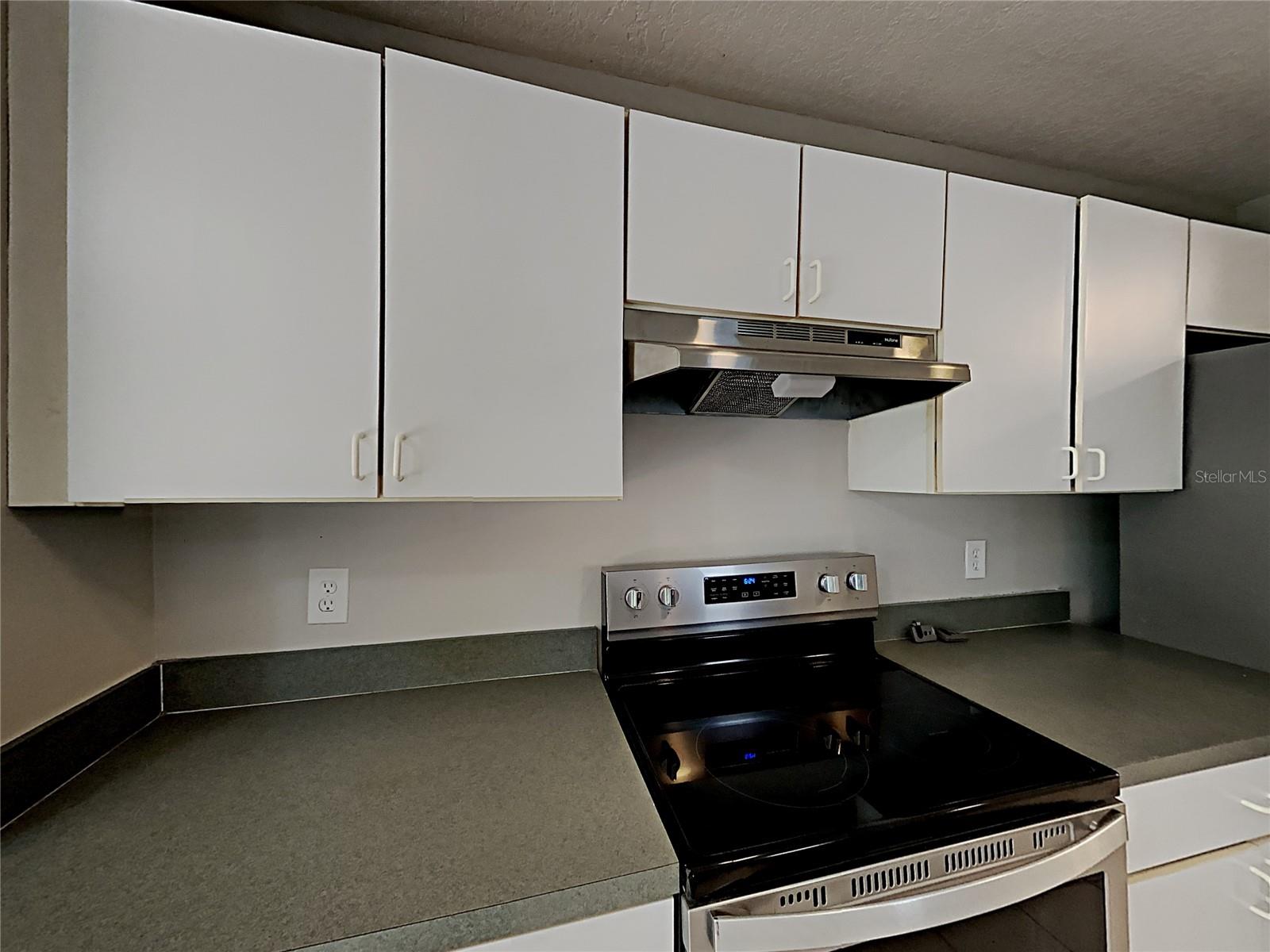 2184 Heathwood Cir Property Photo 7